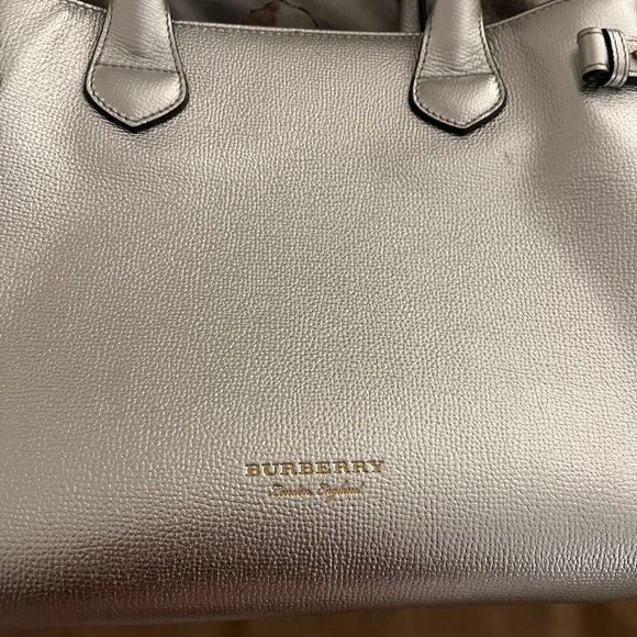 Burberry Banner Leather Tote Bag - Picture 2 of 6
